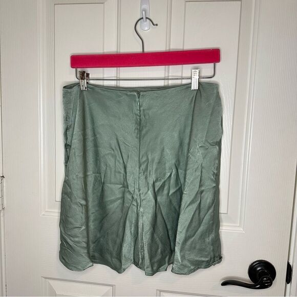 & Other Stories Sage Green Satin Mini Skirt Revolve Girly Chic Glam Soft Girl - Picture 4 of 9